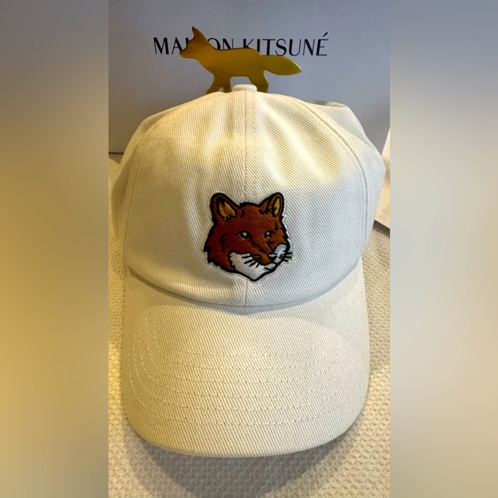 NWT White Maison Kitsune cap